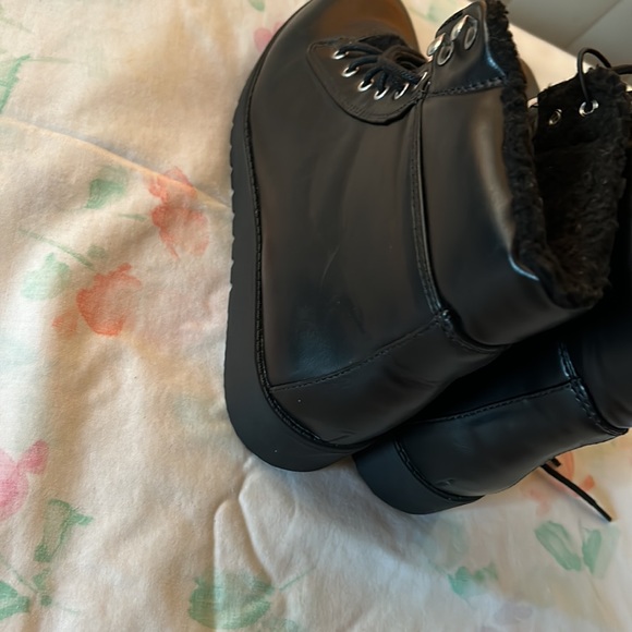 Boots - Picture 5 of 8